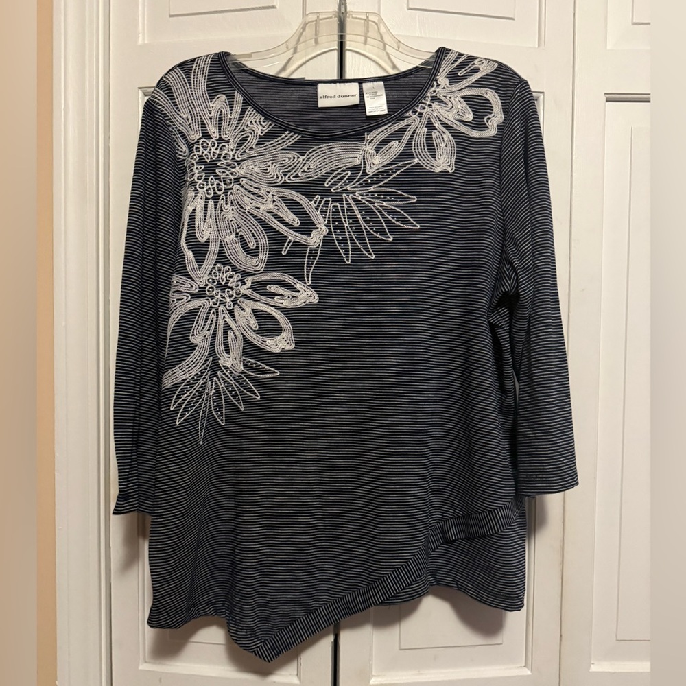 Alfred Dunner Navy Top with White Floral embellishment size large